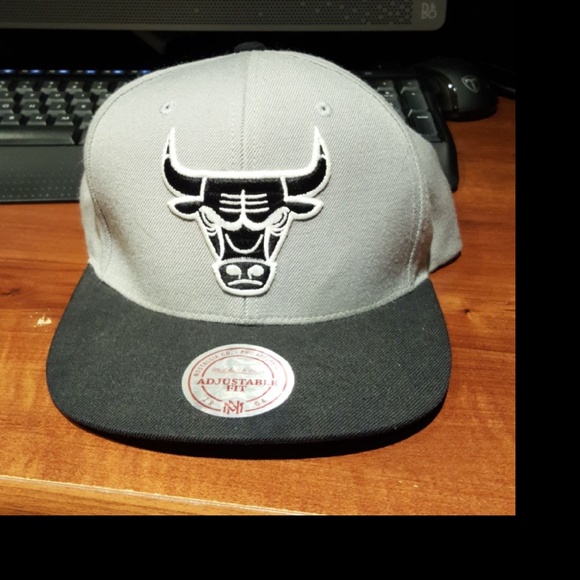 ⛔SOLD⛔ 2 Chicago Bulls Snap Back Hats - Picture 5 of 6